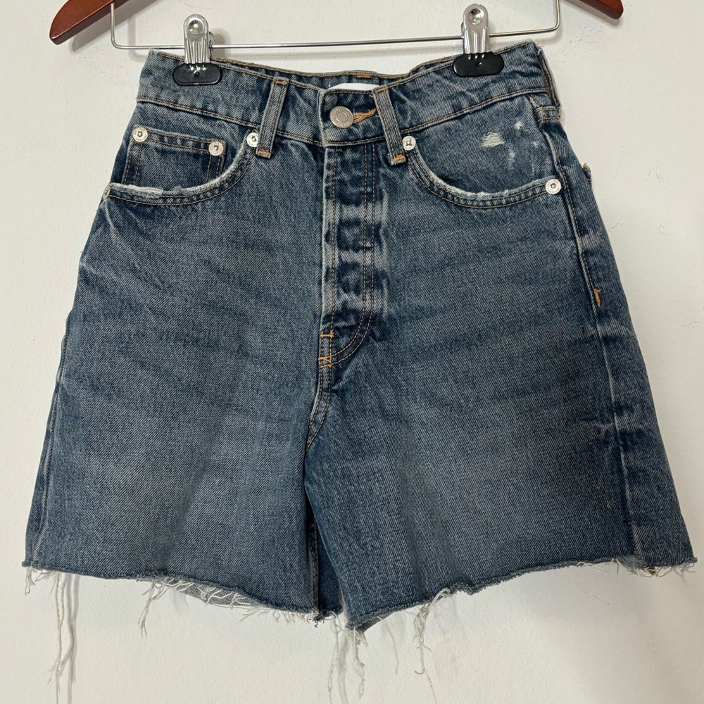ZARA HIGH WASTED MEDIUM WASH HIGH RISE JEAN SHORTS SZ US 0